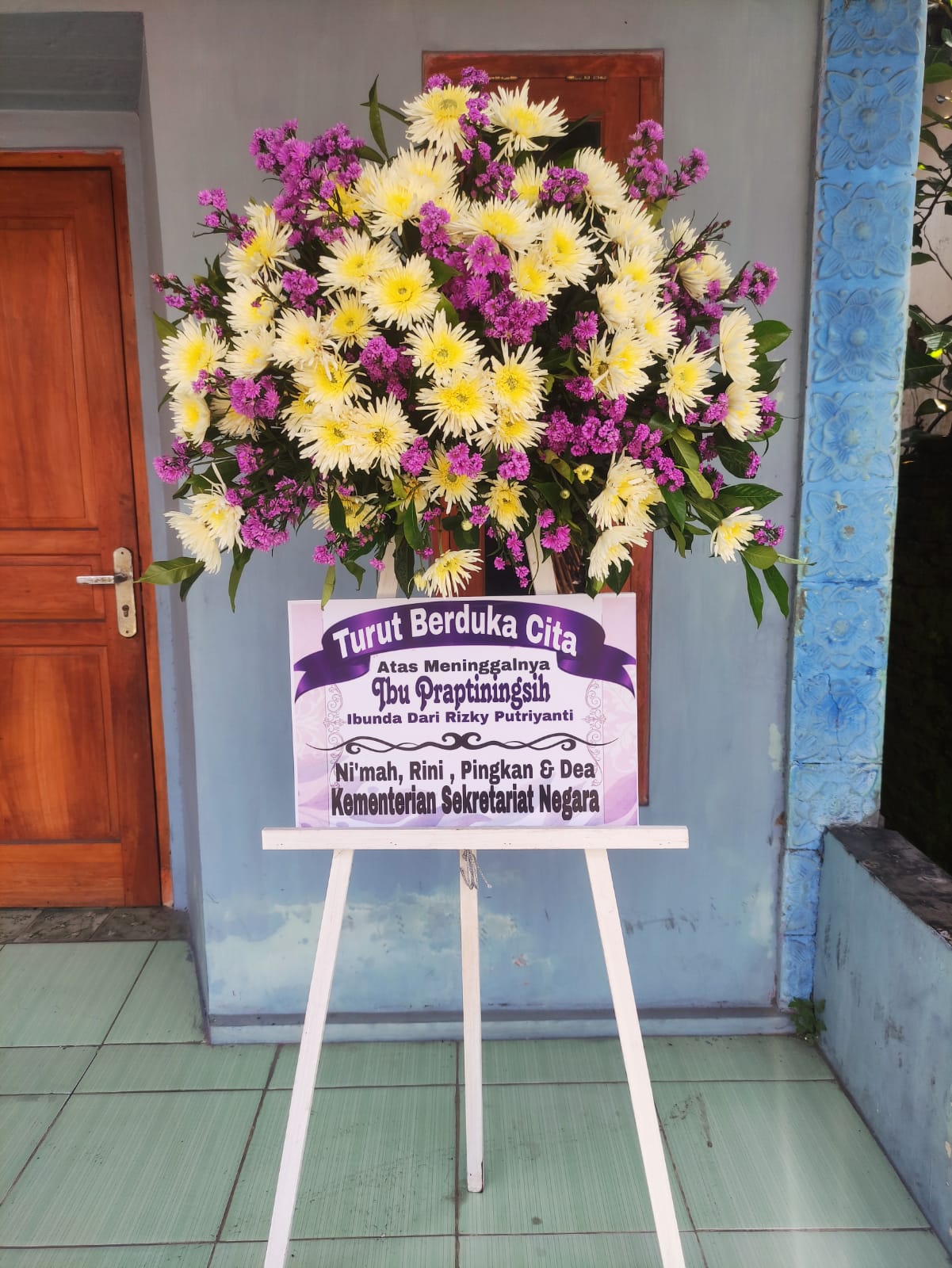 ZN STANDING FLOWER : 006